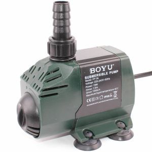 Boyu pompa apa submersibila 1350 litri/ora FP-38 este o pompa arteziana cu multiple utilizari atat acasa cat si in acvaristica la miscarea si distribuirea apei. Pompa de apa submersibila cu reglajul debitului de apa ce se pretează a fi folosita în acvarii sau iazuri la diversele sisteme de filtrare sau recirculare a apei, fantani arteziene, caderi de apa, cascade. Boyu pompa apa submersibila 1350 litri/ora FP-38 este solutia perfecta pentru diverse aplicatii acvatice, de la acvarii si iazuri la fantani arteziene si cascade. Aceasta pompa submersibila este construita din plastic ABS durabil si rezistent la coroziune, asigurand o utilizare de lunga durata. Cu un design modern si compact, aceasta pompa arteziana ofera un debit mare si o putere excelenta de ridicare a apei. Pompa submersibila Boyu FP-38 este echipata cu un reglaj al debitului de apa, permitandu-va sa ajustati fluxul de apa in functie de necesitatile dumneavoastra. Aceasta este ideala pentru sistemele de filtrare si recirculare a apei, asigurand un mediu curat si sanatos pentru vietuitoarele acvatice. Consumul de energie eficient si capacitatea de a manevra 1350 litri de apa pe ora fac din aceasta pompa apa un echipament indispensabil pentru orice pasionat de acvaristica. Caracteristici: Debit maxim: 1350 litri/ora Inaltime maxima de ridicare a apei: 1 metru Material: Plastic ABS rezistent la coroziune Reglaj debit apa: Da Dimensiuni compacte: Ideala pentru spatii reduse Putere: 19W Temperatura maxima a lichidului: 40°C Cu Boyu pompa apa submersibila 1350 litri/ora FP-38 va bucurati de performanta superioara si fiabilitatea unei pompe versatile si eficiente. Avantaje: Design modern, compact, debit mare și putere de ridicare a apei. Motor submersibil compact și 100% sigur în lucrul cu apa. Acest model de pompă submersibilă va fi folosită numai introdusă total în apă. Axul rotorului este confecționat din oțel inoxidabil. Pompa nu corodează și este confecționată din plastic ABS. Lungimea cablului electric: 1,7 m. Model: FP-38 Voltaj: AC230V. Frecvență: 50 Hz. Consum de energie electrică: numai 19 W. Debit maxim: 1350 Litri / Oră. Înălțimea coloanei maxime de apă ridicată: 1 metru. Dimensiuni: 111 x 75 x 93 mm. Diametrul exterior al ștuțului de evacuare a apei: 16 mm. Diametrul exterior al ieșirii pompei unde se înfiletează ștuțului de evacuare a apei: 20 mm. Lungimea ștuțului de evacuare a apei: 49 mm.