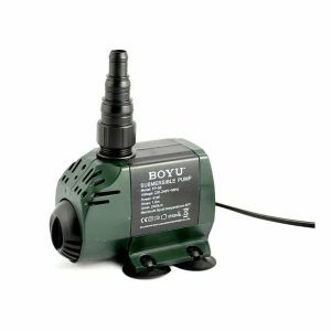 Pompa arteziene si cascade mici 2500 l/h FP-58 este o pompa submersibila complet al carei debit este reglabil folosita la iazuri cascade, arteziene si acvarii. Pompă de apă submersibilă cu reglajul debitului de apă ce se pretează a fi folosită în acvarii sau iazuri la diversele sisteme de filtrare sau recirculare a apei, fântâni arteziene, căderi de apă, cascade. Avantaje: Pompa arteziene cu design modern, compact, debit mare și putere de ridicare a apei. Se preteaza perfect ca pompa cascade. Motor submersibil compact și 100% sigur în lucrul cu apa. Poate fi folosita ca pompa iazuri pentru recircularea apei. Acest model de pompa submersibila va fi folosită numai introdusă total în apă. Axul rotorului este confecționat din oțel inoxidabil. Pompa arteziene ce nu corodează și este confecționată din plastic ABS. Utilizata ca pompa acvarii va fi foarte utila si perfect adaptabila la necesitatile oricarui acvariu. Lungimea cablului electric: 2 m. Model: FP-58 Voltaj: AC230V. Frecvență: 50 Hz. Consum de energie electrică: numai 41 W. Debit maxim: 2500 Litri / Oră. Înălțimea coloanei maxime de apă ridicată: 1,6 metri. Dimensiuni: 136 x 98 x 110 mm. Diametrul exterior al ștuțului de evacuare a apei: de la 15 mm (pentru furtun cu diametrul interior de minimum 15 mm). Ștuțul este conic și se poate conecta și la furtun cu diametrul interior mai mare până la 25 mm.