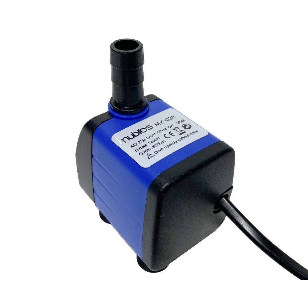 Mini pompa apa 220V submersibila 600 l/h 7 Mini pompa apa 220V submersibila 600 l/h si foarte sigura in lucrul cu apa, o pompa submersibila avand norma de protectie IP68. Inaltimea maxima a coloanei de apa ridicata: 120 cm conform declarației producătorului. Putere electrica: 8W. Este o pompa de recirculare a apei ce are ca utilizare mini fântânile arteziene de apartament, crearea unor mici căderi de apă cât și acvarii de apă dulce pentru circularea apei din acvariu. Cauti o solutie eficienta pentru recircularea apei? Mini pompa apa 220V submersibila este ideala. Cu o capacitate de 600 l/h si o inaltime de ridicare a apei de pana la 120 cm, aceasta pompa submersibila e perfecta pentru orice proiect mic de acasa. Cu norma de protectie IP68, aceasta mini pompa submersibila e super sigura in contactul cu apa. Consuma doar 8W, facand-o economica si eficienta pentru utilizare zilnica. Ideala pentru fantani arteziene de apartament sau acvarii de apa dulce, aceasta pompa iti va revitaliza spatiul. Simplu de montat, aceasta mini pompa apa 220V iti permite sa te bucuri rapid de beneficiile ei. Mentine apa in miscare si asigura un mediu sanatos pentru pestii tai cu aceasta pompa submersibila. Alege mini pompa submersibila pentru eficienta, siguranta si un mediu aquativ vibrant. O pompă submersibilă excelentă în a se folosi ca pompă fântână arteziană mică. Dimensiunile reduse și debitul reglabil fac din acesta alegerea ideală. Este recomandată de asemenea celor ce vor sa își construiască o mini fântână arteziană de apartament. Nu rămâne decât să i se monteze un dispersor de apă pentru a se obține efectul de fântână arteziană. Nu necesită operațiuni de mentenanță și poate funcționa nonstop ani de zile. Pompă de recirculare continua a apei. Detalii tehnice: Debit maxim: 600l/h Înălțimea maximă a coloanei de apă ridicată: 120 cm conform declarației producătorului. Înălțimea reală a coloanei maxime de apă ridicată conform măsurătorilor efectuate de noi: 145 cm. Consum electric: 8 W Lungimea cablului electric de alimentare: 135 cm. Dimensiuni: 6,5 cm (Lungime) x 4,5 cm (lățime) x 5,5 cm (înălțime). Tensiune alimentare: 220V Pompa de apă vine echipată cu 2 ștuțuri cu următoarele diametre: 9 mm și 13 mm.