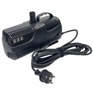 Pompa de recirculare pentru iazuri 3000 l/h de dimensiuni medii. Pompa submersibila iaz cu sita la absorbtia apei. Pompa de recirculare total submersibila cu functionare continua. Pompă de apă submersibilă pentru acvarii, iazuri sau fântâni arteziene cu ax ceramic ce se poate folosi atât în apă dulce cât și în apă sărată. Pompa de recirculare pentru iazuri 3000 l/h: alegerea perfecta Cauti o solutie eficienta pentru iazul tau de dimensiuni medii? Pompa de apa pentru iazuri 3000 l/h este raspunsul. Aceasta pompa submersibila este proiectata special pentru nevoile tale. Pompa submersibila iaz: eficienta si silentioasa Aceasta pompa submersibila iaz nu doar ca asigura un debit de 3000 l/h, dar vine si cu o sita la absorbtia apei. Astfel, este perfecta pentru recircularea apei in iazuri. Pompa de recirculare: functionare continua si fara griji Opteaza pentru o pompa de recirculare total submersibila. Garanteaza o functionare continua, fara intreruperi, pentru iazul tau. Alegeti inteligent pentru iazul dumneavoastra Cand vine vorba de mentinerea unui iaz curat si sanatos, alegerea pompei potrivite este cruciala. Cu pompa submersibila cu plutitor 18000 l pe ora, beneficiezi de putere si eficienta maxima. Pompa submersibila pentru iazuri: usor de instalat Aceasta pompa nu doar ca este eficienta, dar este si usor de instalat. Potrivita pentru oricine doreste o solutie simpla si eficace. Mentinerea iazului a devenit mai usora Cu aceasta pompa submersibila iaz, mentinerea calitatii apei in iazul tau este mai usora decat oricand. Alege inteligent si simplifica-ti viata. Concluzie: Eficienta si performanta pentru iazul tau In concluzie, fie ca alegi pompa submersibila iaz cu un debit de 3000 l/h sau optezi pentru puterea impresionanta a pompei cu plutitor de 18000 l pe ora, ai garantia unei performante deosebite. Alege eficienta si calitatea pentru iazul tau. Pompa se va utiliza acoperită în totalitate de apă. Fabricată din materiale de calitate ce-i garantează funcționarea în siguranță în mediul acvatic. Rotor cu magnet permanent ce asigură eficiența maximă motorului electric sincron. Nu necesită întreținere deosebită. Pompa și componentele sunt ușor de curățat atunci când este nevoie. Model: SPA-3000/A Voltaj: AC 230V. Frecvență: 50 Hz. Consum de energie electrică: numai 68 W. Debit maxim: 3000 Litri / Oră. Înălțimea coloanei maxime de apă ridicată: 3,5 metri. Diametrul ștuțului de evacuare a apei: 3/4 Inch. Dimensiuni: 289 X 149 X 177 mm. Lungimea cablului electric: 5 metri. Această pompă dezvoltă debit dar nu și presiune mare.