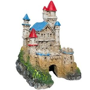 Descopera un castel acvariu de 13 cm, decor acvariu ce inspira o atmosfera medievala. Printre cele mai interesante decoratiuni pentru acvariu, aceasta piesa ofera culoare si loc de explorare pentru pestii tai.