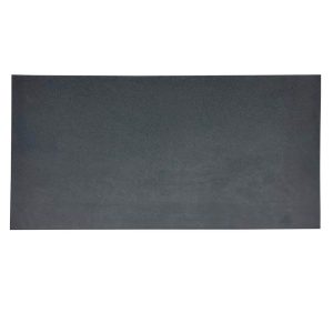 Aqua Pad antisoc pentru acvariu este un suport de siguranta acvariu esential si obligatoriu. Acest covoras acvariu distribuie uniform greutatea acvariului si protejeaza sticla bazei acvariului. Aqua Pad, suport de siguranta pentru acvariu, este un accesoriu esential care serveste drept baza protectoare intre suprafata de sustinere si acvariul propriu-zis. Utilizarea unui Aqua Pad ajuta la distribuirea uniforma a greutatii acvariului, prevenind potentialele presiuni sau puncte de stress care ar putea crapa sau chiar sparge sticla. De asemenea, acest Aqua Pad antisoc pentru acvariu ofera o suprafata antiderapanta, crescand stabilitatea acvariului si reducand riscul de deplasare sau alunecare accidentale. Acest covoras acvariu este realizat din spuma poliuretanica speciala. Contribuie si la izolarea termica, reducand semnificativ pierderile de caldura din partea inferioara a acvariului. Mentine temperatura constanta in acvariu si protejeaza mobilierul de eventualele umiditati sau scurgeri. Se taseaza sub acvariu, facand posibila asezarea acestuia pe suprafete cu asperitati de pana la 1-2 mm (indicat doar in cazuri extreme). Nu transmite vibratiile. Compatibil cu orice acvariu sau terariu. Acest covoras pentru acvariu se va aseza sub acvariu inainte de umplerea acestuia cu apa. In concluzie, AquaPad este un strat aditional de siguranta si eficienta, esential si obligatoriu pentru orice acvariu. Dimensiuni: 60 cm ( Lungime ) x 30 cm ( latime ) x 0,4 cm ( grosime ). Beneficii: Prelungeste durata de viata a acvariului: Protejeaza sticla de fisuri si crapaturi. Ofera un mediu stabil: Reduce riscul de accidente. Creeaza un mediu optim pentru pesti: Reduce din pierderile de caldura ale acvariului. Previne deteriorarea mobilierului: Protejeaza suprafata de sub acvariu de umezeala si zgarieturi. Usor de curatat: Se spala cu usurinta cu apa si detergent. Cui se adreseaza: Proprietari de acvarii: Indispensabil pentru a proteja acvariul si locuitorii sai.