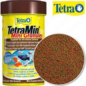 Hrana pesti mici TetraMin Mini Granules 100 ml – hrana pentru pesti granulata, ideala pentru nutritia completa si culori vibrante pestilor de talie mica. Hrana pesti mici TetraMin Mini Granules 100 ml este o solutie premium pentru asigurarea unei diete echilibrate si sanatoase pestilor ornamentali de dimensiuni mici. Datorita formulei sale special create, aceasta hrana pentru pesti granulata este perfect adaptata pentru hranirea zilnica a pestilor din acvariu, contribuind la mentinerea vitalitatii, a sanatatii si a culorilor naturale spectaculoase.